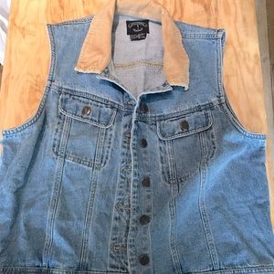 Vintage 90’s women’s denim/corduroy vest